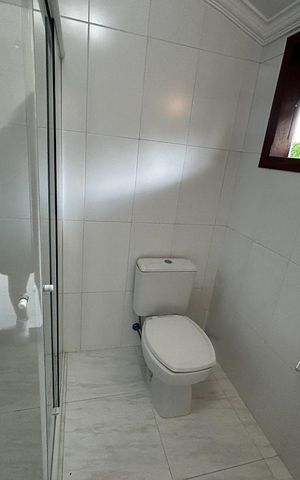 Casa de condomínio para alugar com 3000m², 6 quartos e 4 vagas Casa de condomínio para alugar com 3000m², 6 quartos e 4 vagasBanheiro