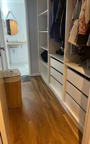 Apartamento à venda com 106m², 4 quartos e 2 vagas Apartamento à venda com 106m², 4 quartos e 2 vagasCloset