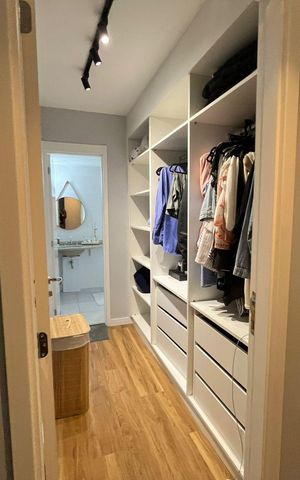 Apartamento à venda com 106m², 4 quartos e 2 vagas Apartamento à venda com 106m², 4 quartos e 2 vagasCloset