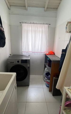Casa à venda com 215m², 3 quartos e 2 vagas Casa à venda com 215m², 3 quartos e 2 vagasÁrea comum
