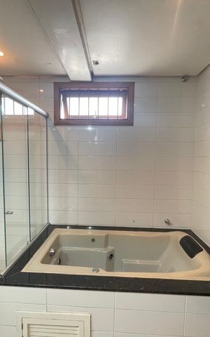 Casa à venda com 215m², 3 quartos e 2 vagas Casa à venda com 215m², 3 quartos e 2 vagasBanheiro da Suíte