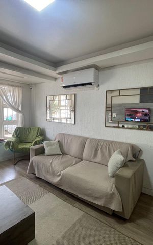 Casa à venda com 215m², 3 quartos e 2 vagas Casa à venda com 215m², 3 quartos e 2 vagasSala