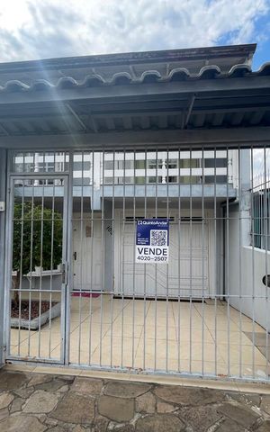 Casa à venda com 215m², 3 quartos e 2 vagas Casa à venda com 215m², 3 quartos e 2 vagasFachada