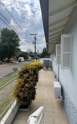 Casa à venda com 215m², 3 quartos e 2 vagas Casa à venda com 215m², 3 quartos e 2 vagasÁrea comum