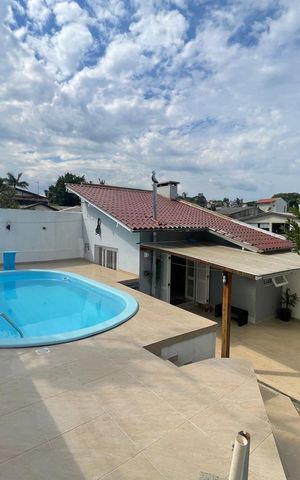 Casa à venda com 215m², 3 quartos e 2 vagas Casa à venda com 215m², 3 quartos e 2 vagasÁrea comum