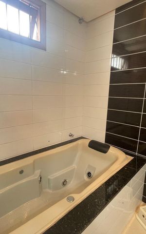 Casa à venda com 215m², 3 quartos e 2 vagas Casa à venda com 215m², 3 quartos e 2 vagasBanheiro da Suíte
