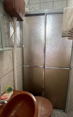 Casa à venda com 215m², 3 quartos e 2 vagas Casa à venda com 215m², 3 quartos e 2 vagasBanheiro social