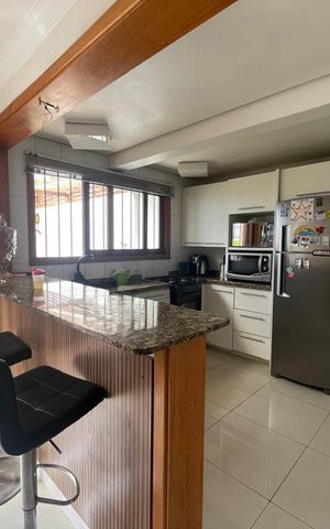 Casa à venda com 215m², 3 quartos e 2 vagas Casa à venda com 215m², 3 quartos e 2 vagasCozinha