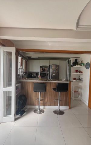 Casa à venda com 215m², 3 quartos e 2 vagas Casa à venda com 215m², 3 quartos e 2 vagasCozinha