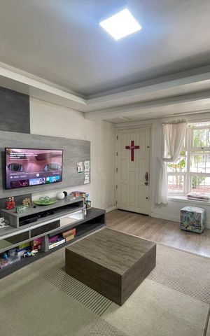 Casa à venda com 215m², 3 quartos e 2 vagas Casa à venda com 215m², 3 quartos e 2 vagasSala