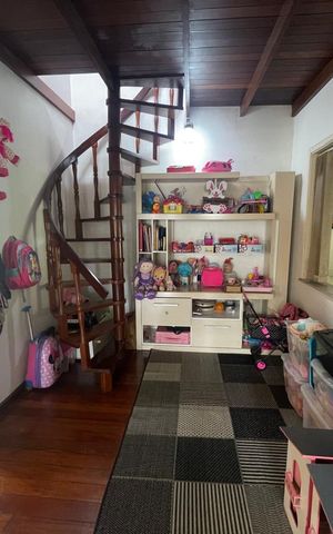 Casa à venda com 215m², 3 quartos e 2 vagas Casa à venda com 215m², 3 quartos e 2 vagasCorredor