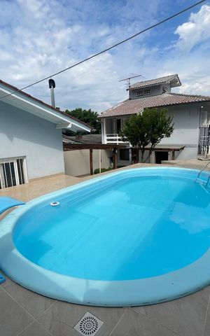 Casa à venda com 215m², 3 quartos e 2 vagas Casa à venda com 215m², 3 quartos e 2 vagasÁrea comum