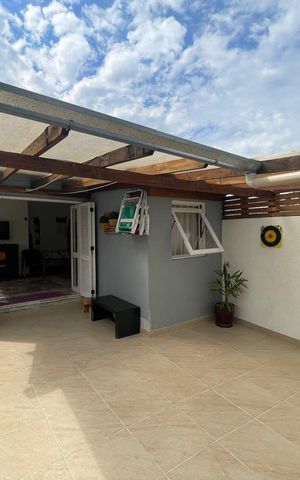 Casa à venda com 215m², 3 quartos e 2 vagas Casa à venda com 215m², 3 quartos e 2 vagasÁrea comum