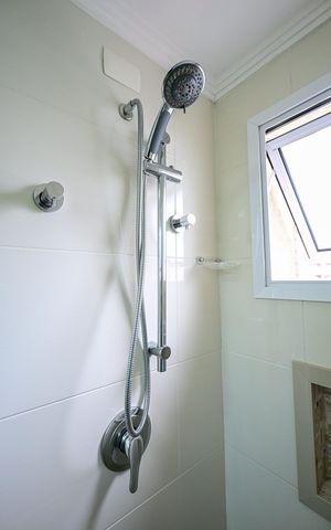 Apartamento à venda com 90m², 2 quartos e 2 vagasChuveiro do Banheiro da Suíte 2