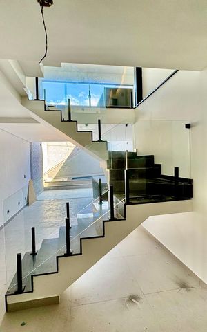 Casa à venda com 210m², 3 quartos e 4 vagas Casa à venda com 210m², 3 quartos e 4 vagasDetalhe Escada