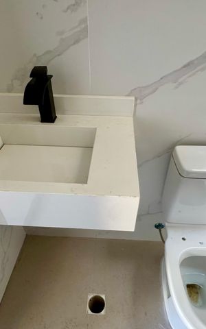 Casa à venda com 210m², 3 quartos e 4 vagas Casa à venda com 210m², 3 quartos e 4 vagasBanheiro 4
