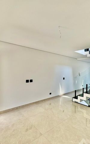 Casa à venda com 210m², 3 quartos e 4 vagas Casa à venda com 210m², 3 quartos e 4 vagasSala