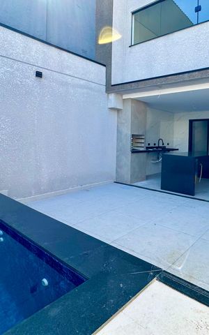 Casa à venda com 210m², 3 quartos e 4 vagas Casa à venda com 210m², 3 quartos e 4 vagasPiscina