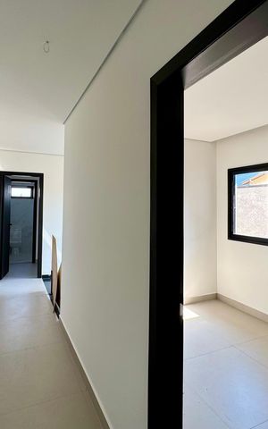 Casa à venda com 210m², 3 quartos e 4 vagas Casa à venda com 210m², 3 quartos e 4 vagasCorredor interno