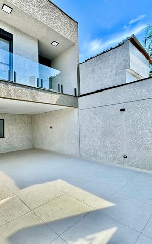 Casa à venda com 210m², 3 quartos e 4 vagas Casa à venda com 210m², 3 quartos e 4 vagasGaragem