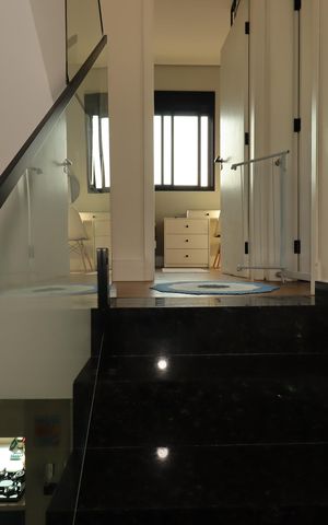 Casa à venda com 180m², 3 quartos e 3 vagasEscada para o segundo piso