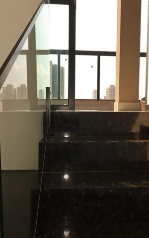 Casa à venda com 180m², 3 quartos e 3 vagasEscada para a cobertura