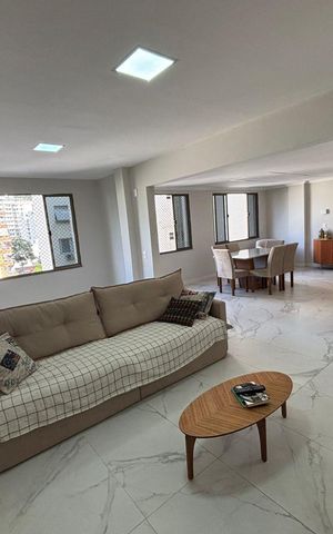 Apartamento à venda com 240m², 3 quartos e sem vaga Apartamento à venda com 240m², 3 quartos e sem vagaSala