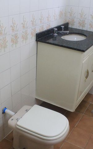 Casa à venda com 210m², 2 quartos e 3 vagasBanheiro 1