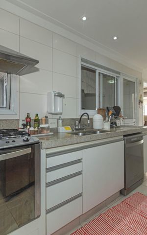 Apartamento à venda com 161m², 4 quartos e 3 vagas Apartamento à venda com 161m², 4 quartos e 3 vagasCozinha
