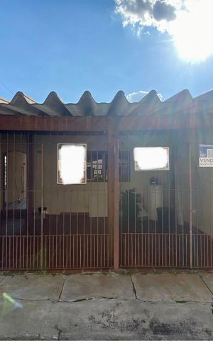 Casa à venda com 140m², 4 quartos e 2 vagasFachada