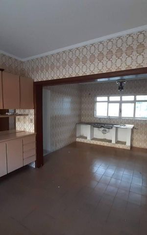 Casa à venda com 255m², 3 quartos e 2 vagas Casa à venda com 255m², 3 quartos e 2 vagasCozinha