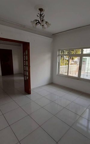 Casa à venda com 255m², 3 quartos e 2 vagas Casa à venda com 255m², 3 quartos e 2 vagasSala