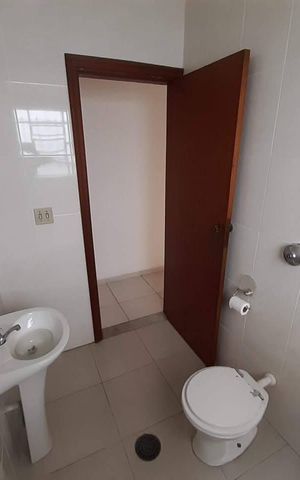 Casa à venda com 255m², 3 quartos e 2 vagas Casa à venda com 255m², 3 quartos e 2 vagasBanheiro
