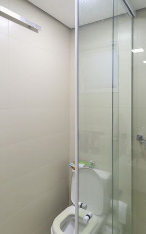 Apartamento à venda com 100m², 2 quartos e 2 vagas Apartamento à venda com 100m², 2 quartos e 2 vagasBanheiro da Suíte