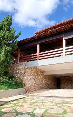 Casa à venda com 550m², 5 quartos e 4 vagas Casa à venda com 550m², 5 quartos e 4 vagasFachada interna