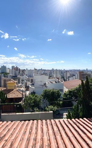 Casa à venda com 550m², 5 quartos e 4 vagas Casa à venda com 550m², 5 quartos e 4 vagasVista do Quarto 3