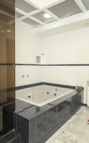 Casa à venda com 250m², 4 quartos e 8 vagasBanheiro da Suíte master