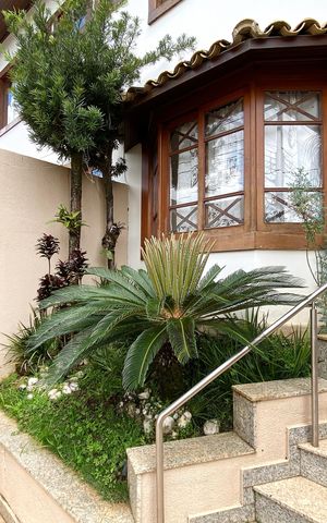 Casa para alugar com 560m², 5 quartos e 4 vagas Casa para alugar com 560m², 5 quartos e 4 vagasEntrada