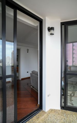Apartamento à venda com 150m², 3 quartos e 3 vagas Apartamento à venda com 150m², 3 quartos e 3 vagasVaranda