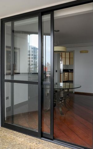 Apartamento à venda com 150m², 3 quartos e 3 vagas Apartamento à venda com 150m², 3 quartos e 3 vagasVaranda