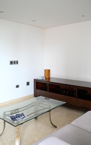 Apartamento à venda com 150m², 3 quartos e 3 vagas Apartamento à venda com 150m², 3 quartos e 3 vagasSala