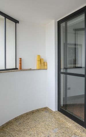 Apartamento à venda com 150m², 3 quartos e 3 vagas Apartamento à venda com 150m², 3 quartos e 3 vagasVaranda