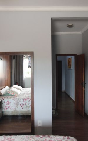 Casa à venda com 239m², 3 quartos e 3 vagasSuite