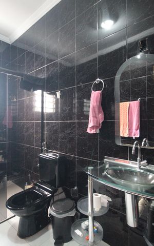 Casa à venda com 239m², 3 quartos e 3 vagasBanheiro da Suite