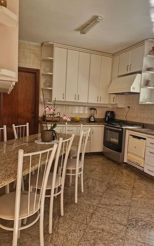 Casa para alugar com 480m², 5 quartos e 5 vagas Casa para alugar com 480m², 5 quartos e 5 vagasCozinha