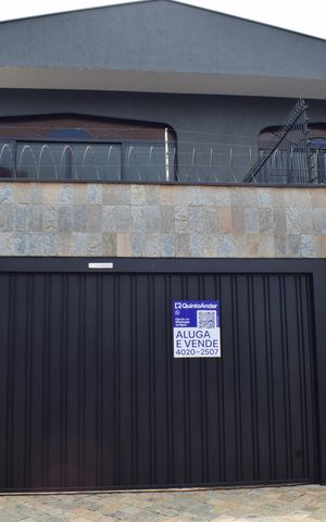 Casa para alugar com 260m², 4 quartos e 4 vagasFachada