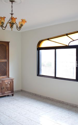 Casa para alugar com 260m², 4 quartos e 4 vagasSala
