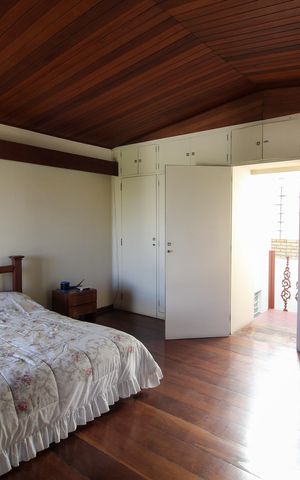 Casa à venda com 640m², 5 quartos e 6 vagas Casa à venda com 640m², 5 quartos e 6 vagasQuarto 2