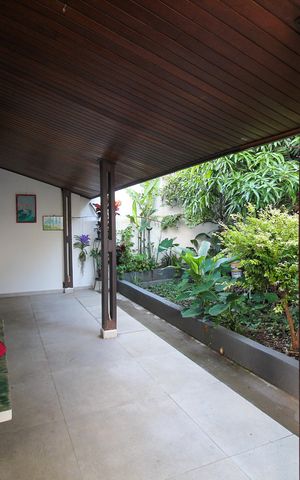 Casa à venda com 640m², 5 quartos e 6 vagas Casa à venda com 640m², 5 quartos e 6 vagasVaranda
