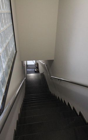 Casa para alugar com 650m², 4 quartos e 4 vagasEscada